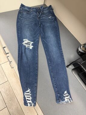 Women size 8 regular American Eagle Dark Blue Distressed Skinny Jeans